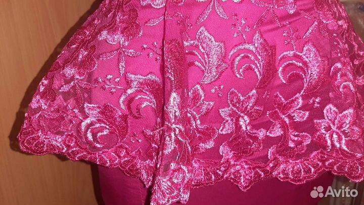 Платье фуксия с кружевом 40 р