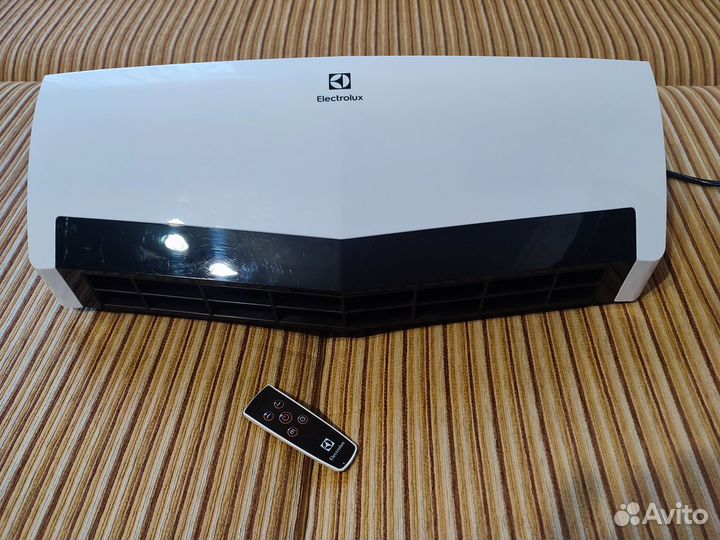 Обогреватель электрический настенный