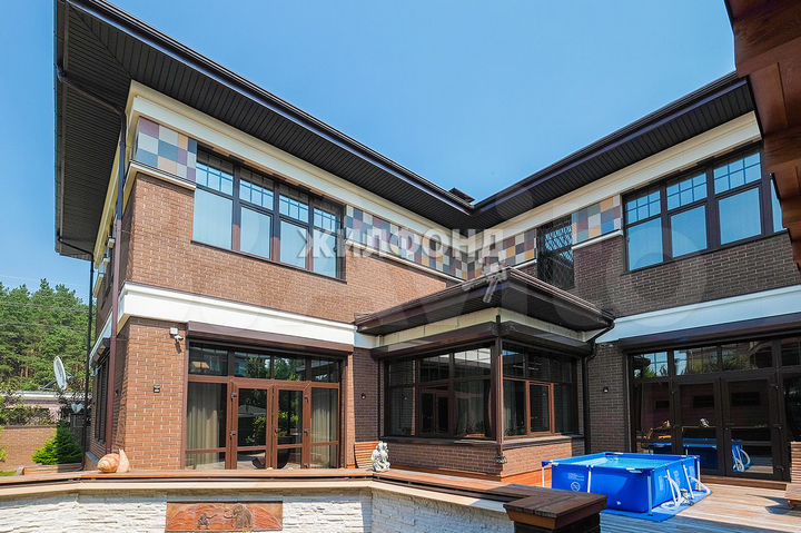 Коттедж 686,5 м² на участке 9 сот.