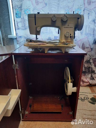 Швейная машина Чайка 142