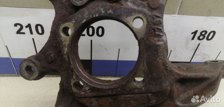 Кулак поворотный задний левый Avensis II 2003-2008