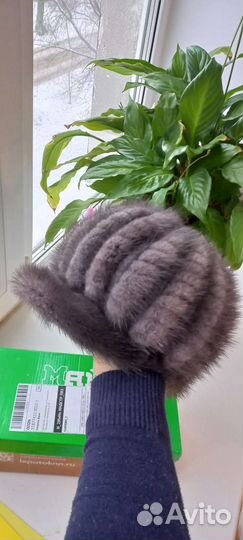 Шапка вязаная с норкой