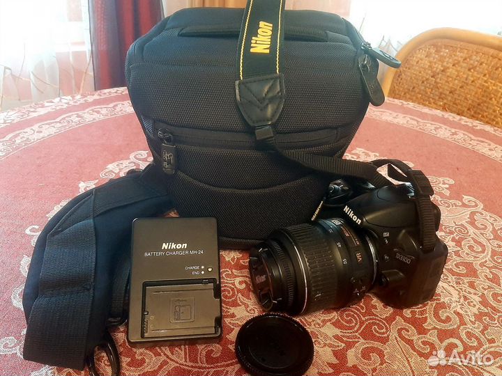 Nikon D3100 с объективом