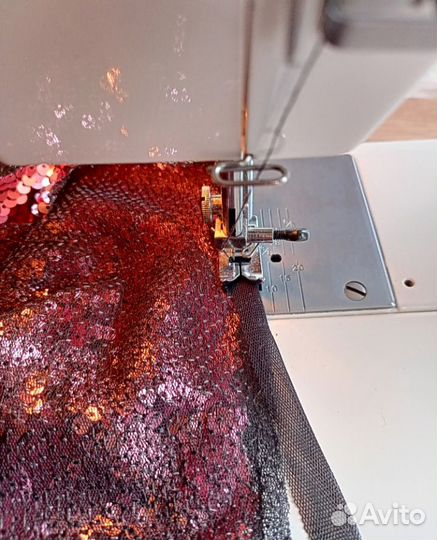 Блузка женская из ткани с пайетками