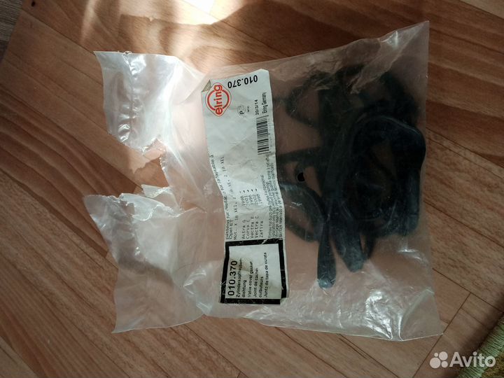 Прокладка крышки клапанов 010370 Elring