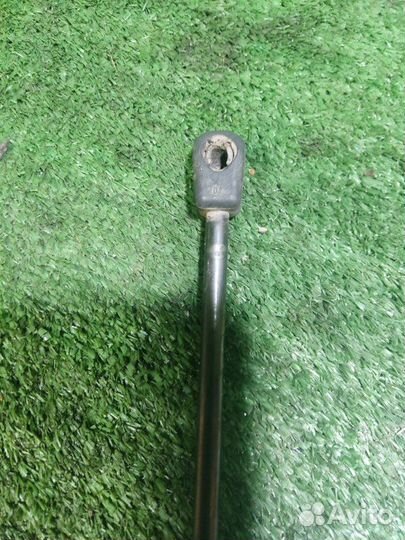 Амортизатор двери багажника Opel Astra H