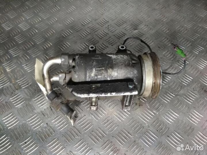 Компрессор кондиционера Volkswagen Passat B5 1.8
