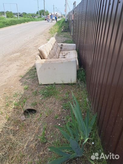 Отдам диван