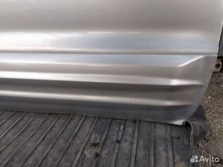 Накладка двери правая передняя Mitsubishi Montero