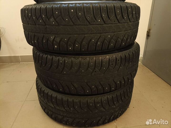 Bridgestone Ice Cruiser 7000 225/65 R17