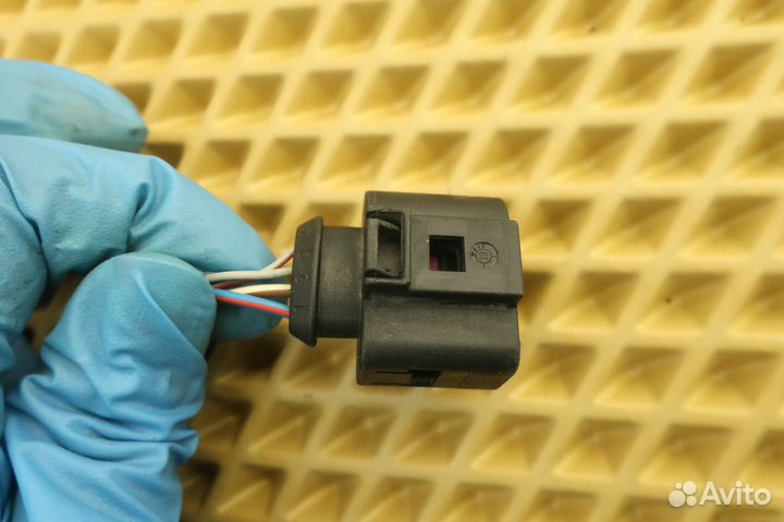 Разъем VAG 1J0973704