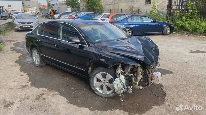 Стекло двери передней левой Skoda Superb (3T) 3T08