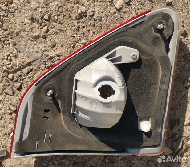 Фонарь в багажник правый Toyota Corolla 150 rest