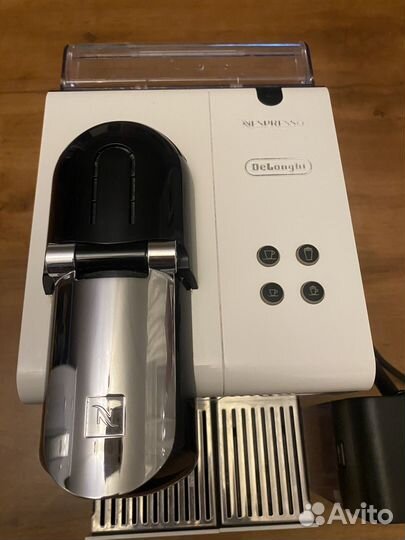 Кофемашина DeLonghi Nespresso Lattissima+ EN 520