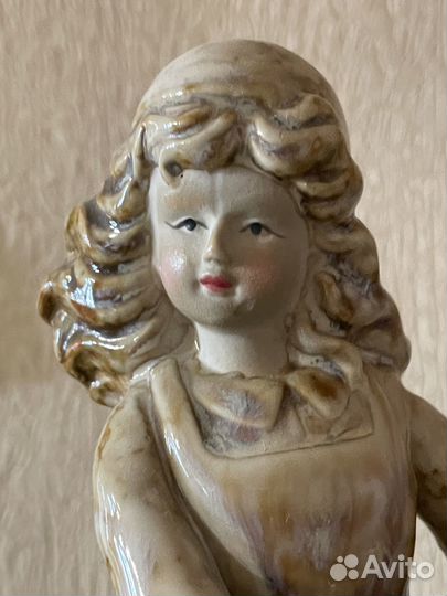 Статуэтка фарфор