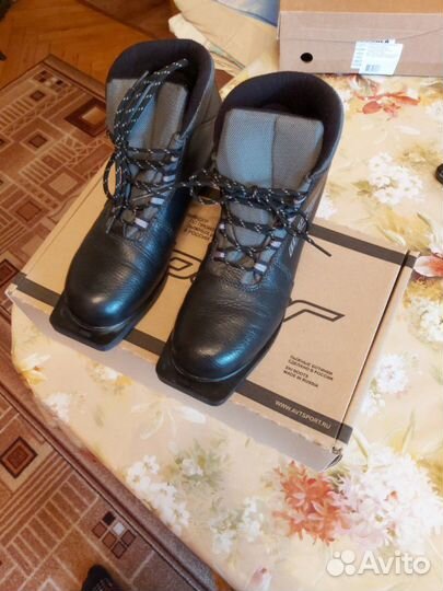 Лыжи,ботинки,лыжные палки