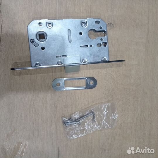 Замок врезной для межкомнатных дверей