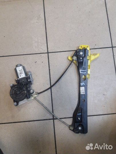 Стеклоподъемник задний правый Volkswagen Polo