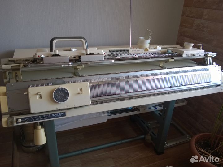 Продам вязальную машину