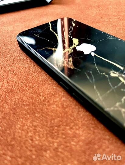 Чехол на iPhone 13 pro
