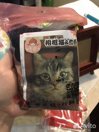 Войлочная брошь