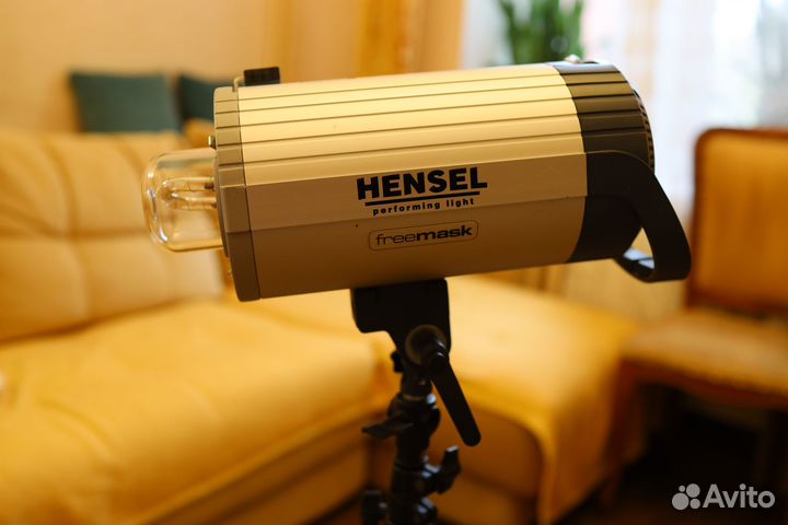 Студийный импульсный свет Hensel