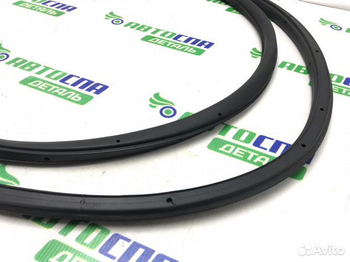 Уплотнитель двери задний правый Mazda 3 BP PE / P5