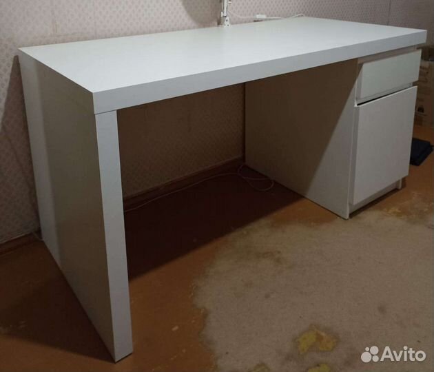 Письменный стол IKEA мальм