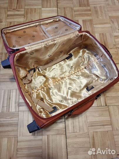 Чемодан на колесах