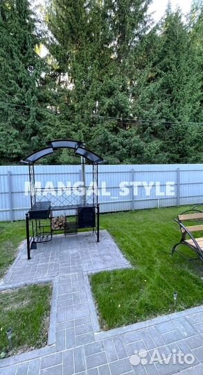 Мангал с крышей