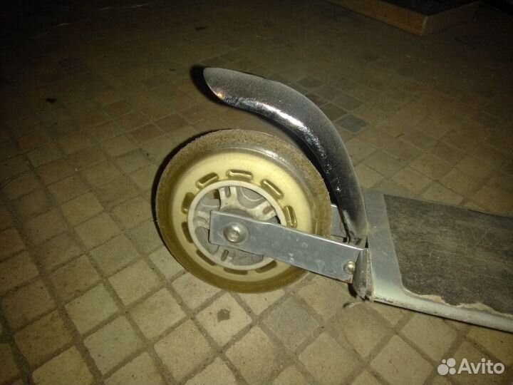 Самокат и змей воздушный