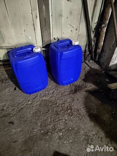 Бу пластиковая канистра