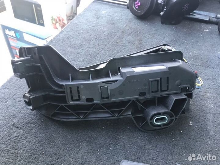 Педаль газа Volkswagen Passat B6 2006