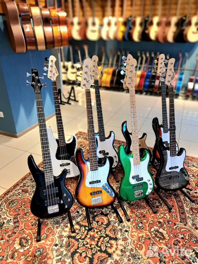 Бас гитара Новая