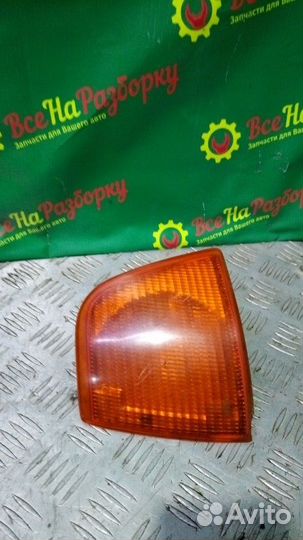 Поворотник левый Audi 80 седан 1.8 1990