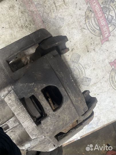 Суппорт передний правый/ левый ауди а6 с6