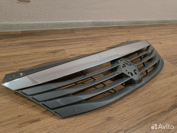 Решетка радиатора Renault Logan 1 рестайлинг