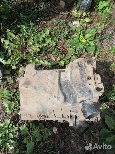 Корпус воздушного фильтра Volkswagen Passat b3