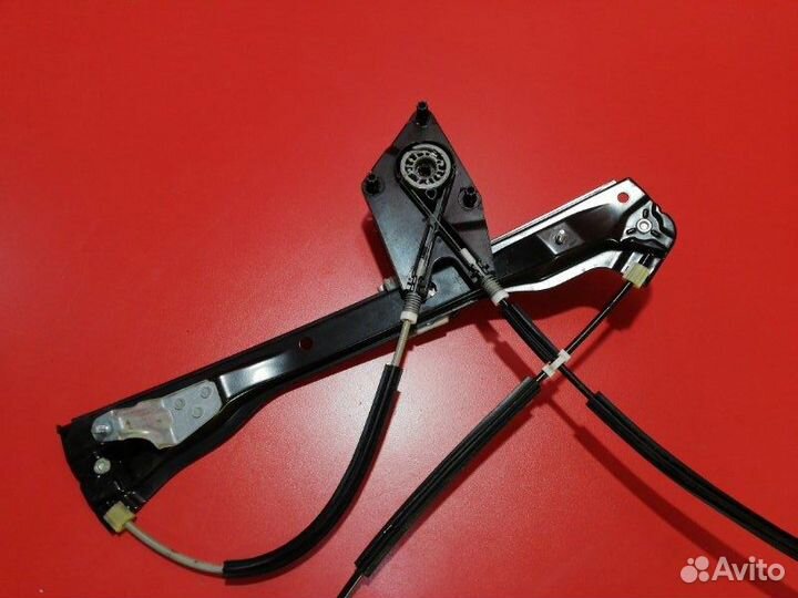 Стеклоподъемник передний правый Volkswagen Polo