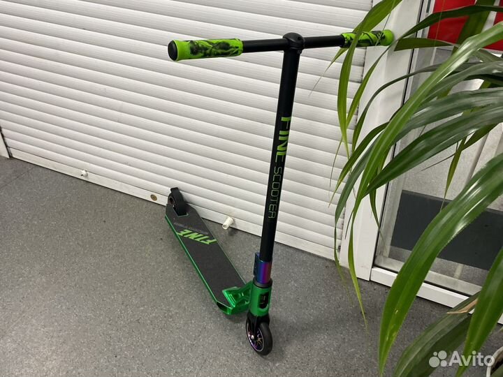 Самокат трюковой с системой HIC