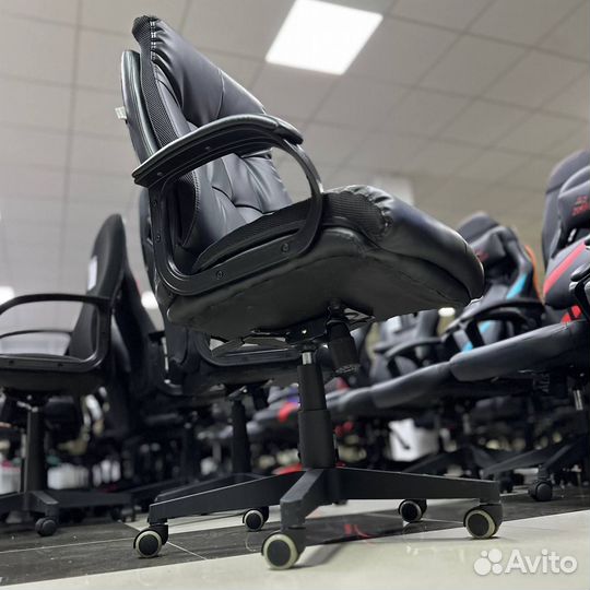 Офисное компьютерное кресло CH-824