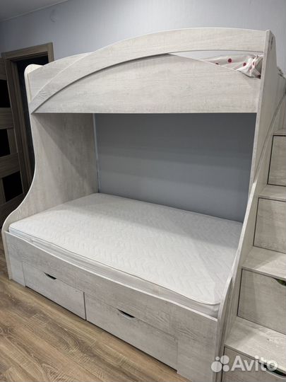 Продаю двухъярусную кровать