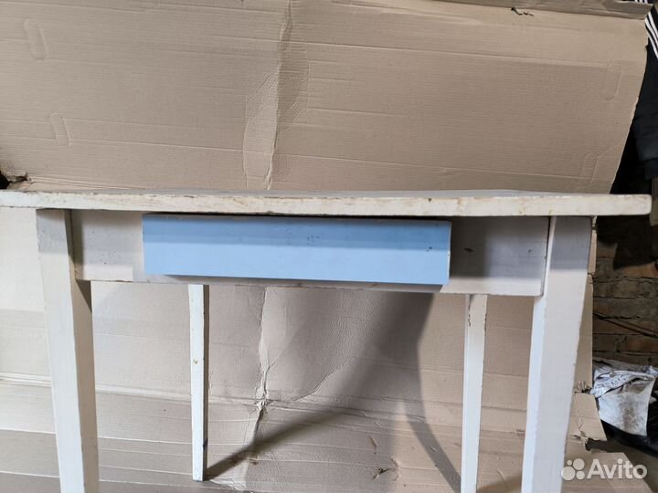 Продам стол с ящиком