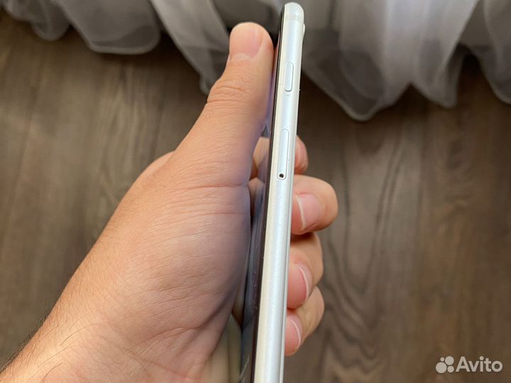 iPhone SE (2020), 64 ГБ