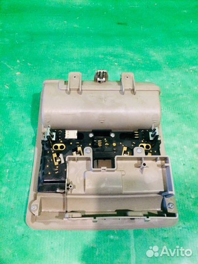 Плафон центральный Chrysler 300C