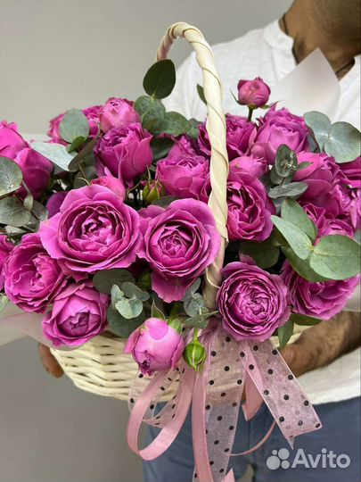 Цветы в корзине