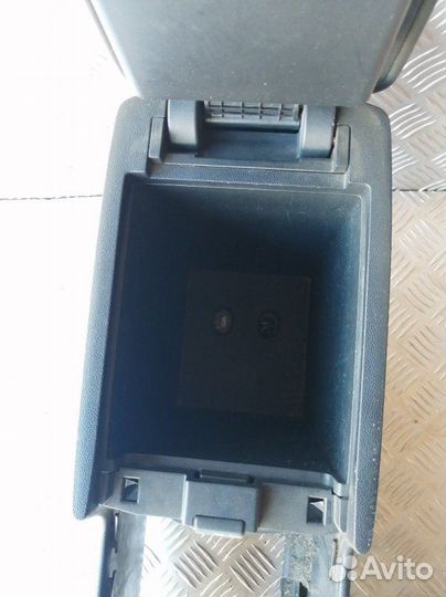 Консоль подлокотник Mazda 3 BK 1.6 Z6 2002-2009