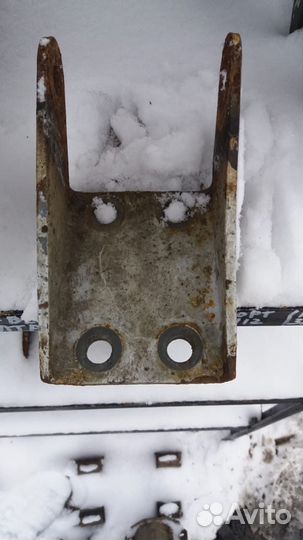 Верхний кронштейн заднего амортизатора Volvo FH12