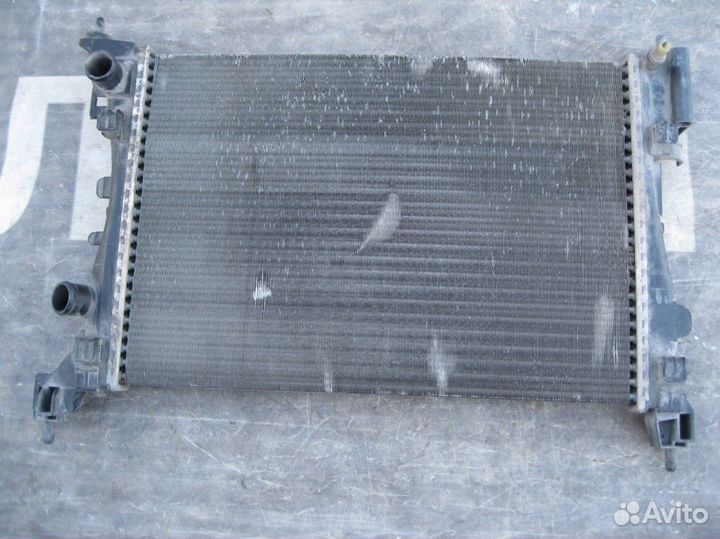 Opel Corsa D Радиатор охлаждения