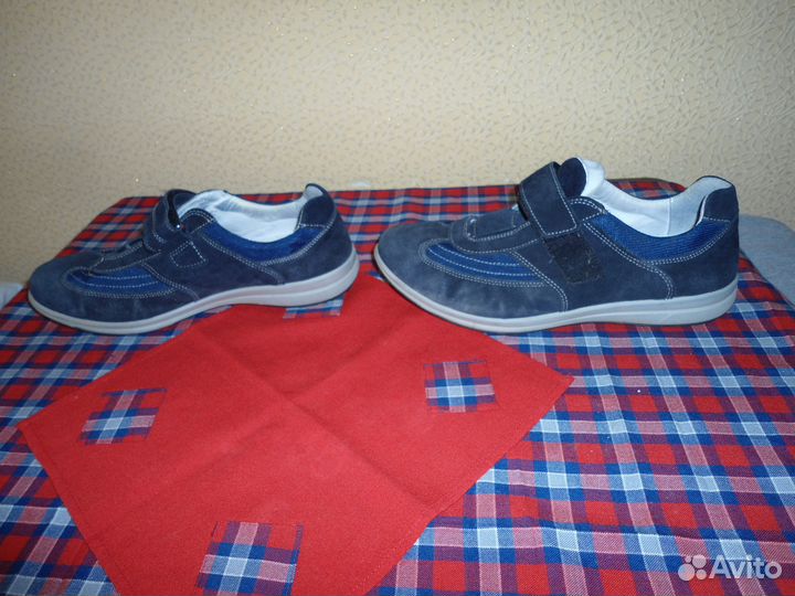 Кроссовки